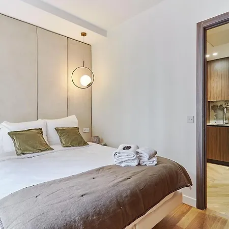 Sublime 3 Bedrooms Center Of By Prestige Daire Paris